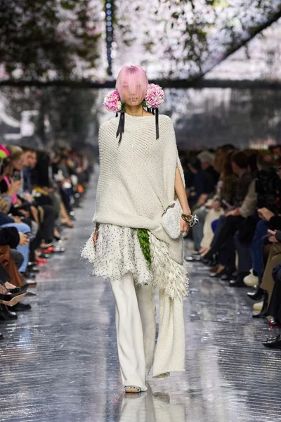Look 27